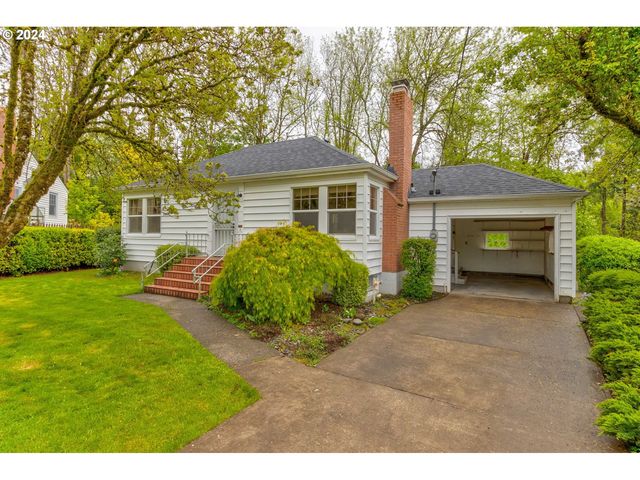 4930 SW 31st Dr, Portland, OR 97239