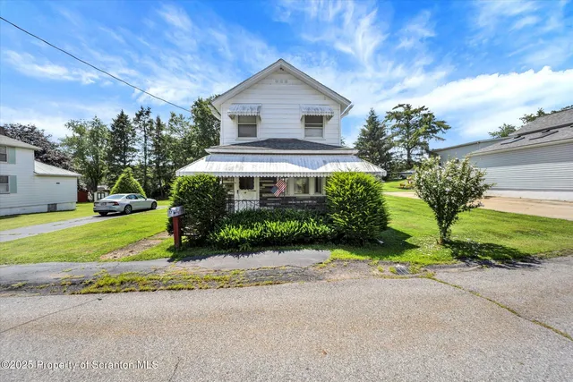 17 Napoli St, Plains, PA 18702
