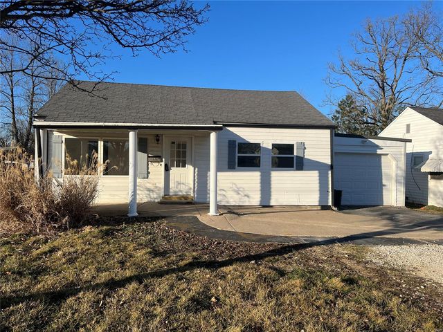 307 E  Main St, Bowling Green, MO 63334