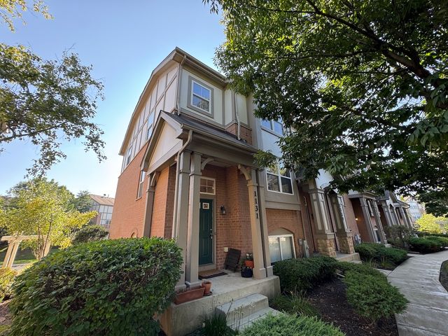 1131 N  Claremont Dr, Palatine, IL 60074
