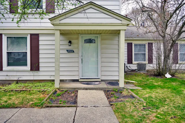 2806 Willow Ct, Lake Orion, MI 48360