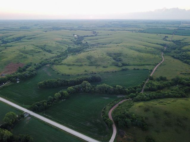 Spring Creek Rd, Westmoreland, KS 66549