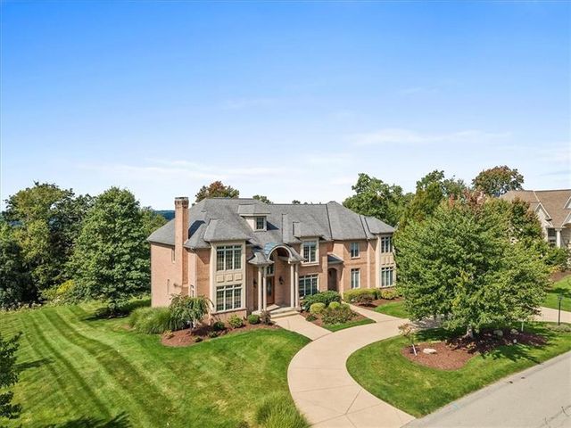 716 Parkview Dr, Gibsonia, PA 15044
