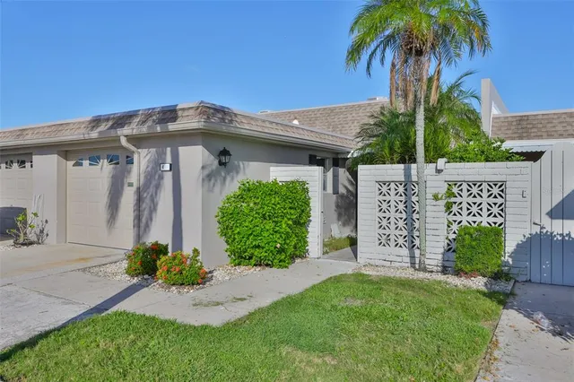 439 Boca Ciega Point Blvd N, Saint Petersburg, FL 33708