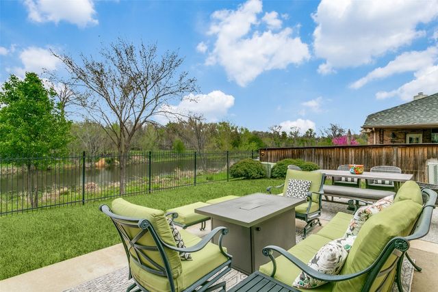 209 Fountainview Dr, Euless, TX 76039