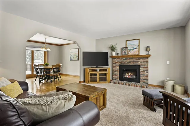 3334 Swinburne Drive, Mc Farland, WI 53558