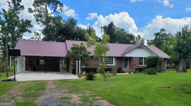 60 J A Yawn Rd, Hazlehurst, GA 31539