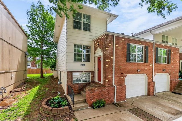2820 NW 5th St W, Blue Springs, MO 64014