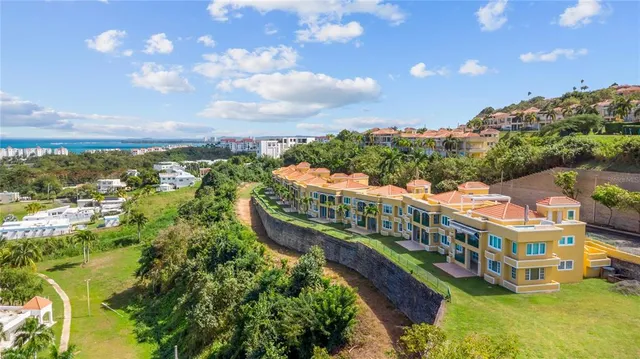 10 G #202, Rio Grande, PR 00745