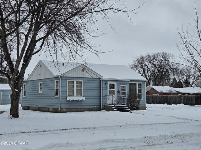 602 11th St NW, East Grand Forks, MN 56721