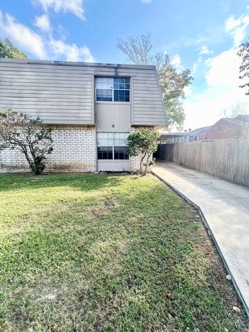 4150 Crow Rd, Beaumont, TX 77706