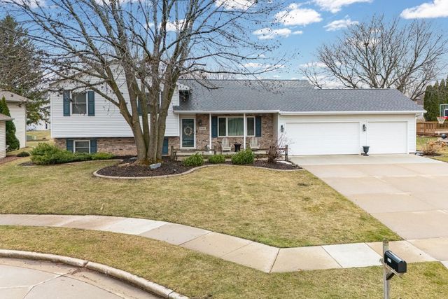 2435 Kaitlynn Ct, Oshkosh, WI 54901