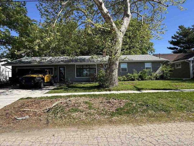 460 W  Washington St, Somonauk, IL 60552