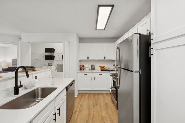 12100 Singletree Ln #1-133, Eden Prairie, MN 55344