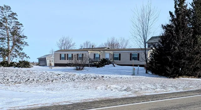 9322 NW 76th St, Morristown, MN 55052