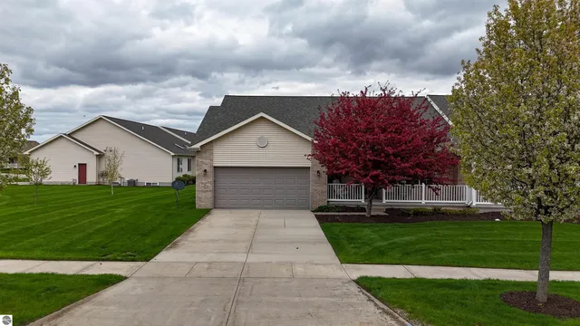1631 Heritage Way, Mount Pleasant, MI 48858