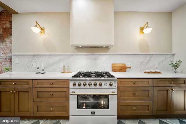 2522 W  Thompson St, Philadelphia, PA 19121