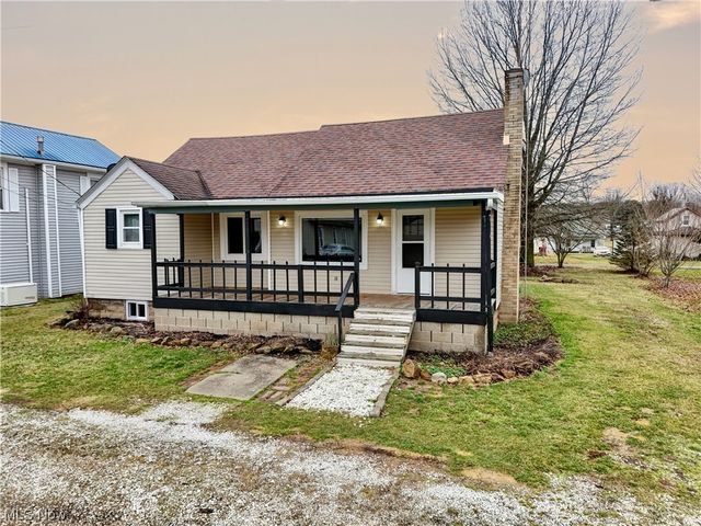 10 East St, Dellroy, OH 44620