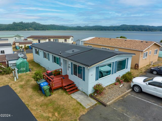 955 NE Mill St #A-20, Waldport, OR 97394