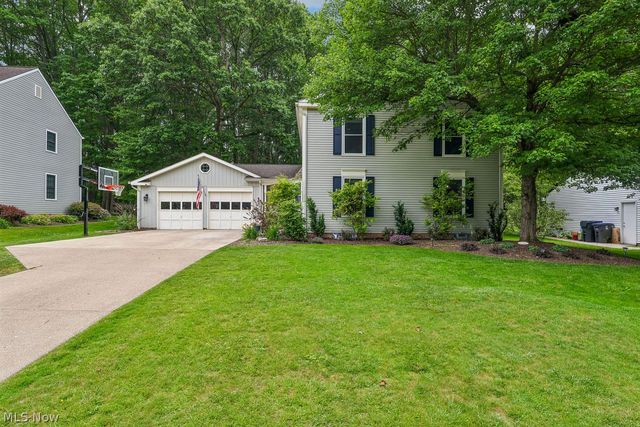 34656 S  Side Park Dr, Solon, OH 44139