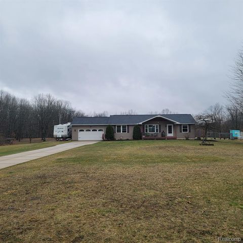 5121 Clearview Dr, Howell, MI 48843