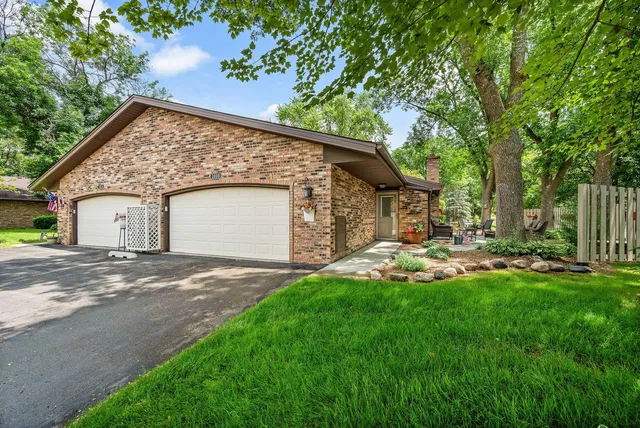 1010 Xene Ln N, Plymouth, MN 55447