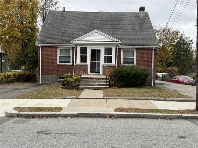 49 Hawthorn St, Newton, MA 02458
