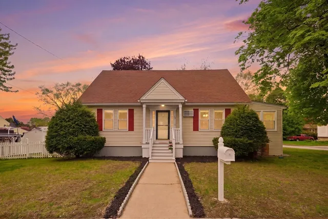 10 Gloucester St, Methuen, MA 01844