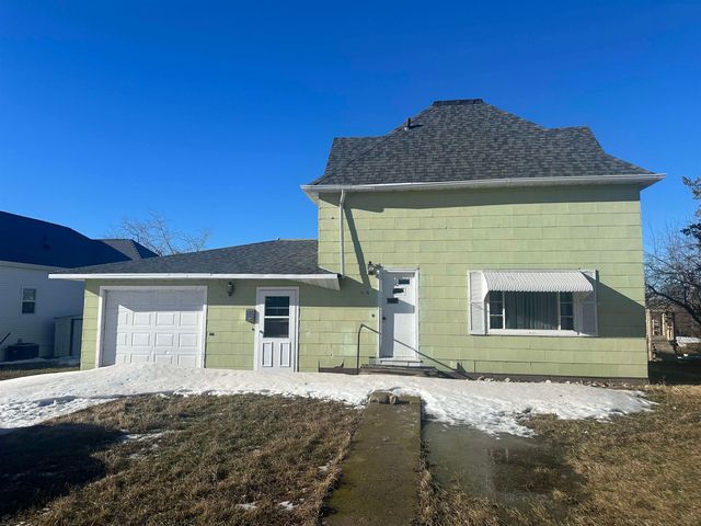 207 2nd Ave NW, Kenmare, ND 58746