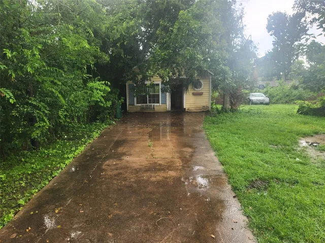 10517 Wicklowe St, Houston, TX 77016