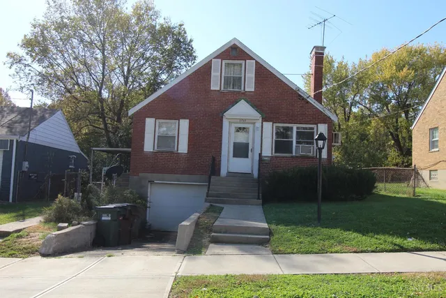 2701 Hennge Dr, Cincinnati, OH 45239