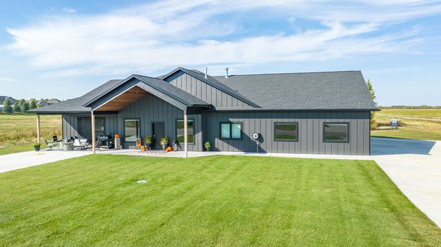 46898 Country Club Ln, Brookings, SD 57006