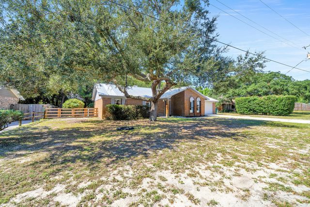 12 Mariners Ln, Mary Esther, FL 32569