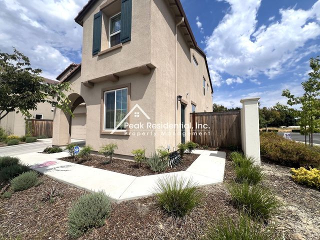 599 Lost River Ln, West Sacramento, CA 95605