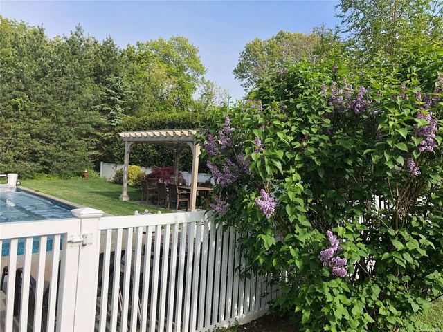 38 Jessup Ave, Quogue, NY 11942