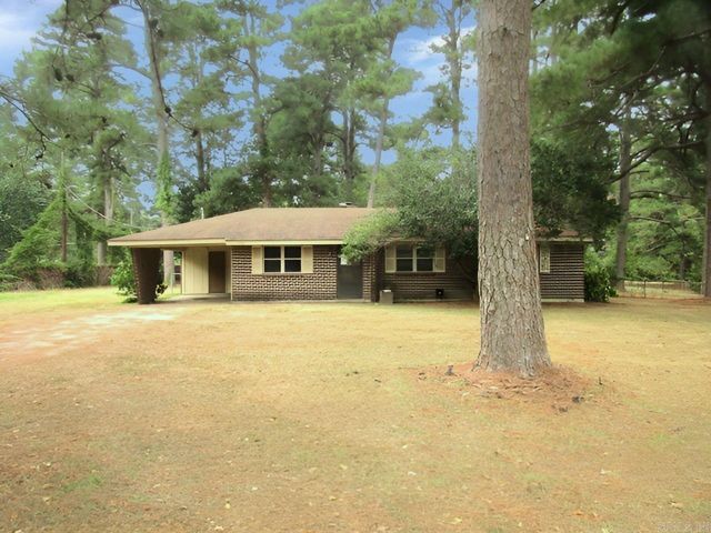 7438 Suburbia Dr, Pine Bluff, AR 71603