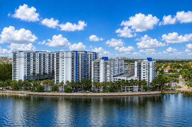 5099 NW 7th St #3, Miami, FL 33126