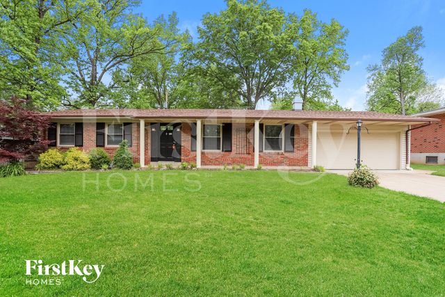7235 Forestate Dr, Saint Louis, MO 63123