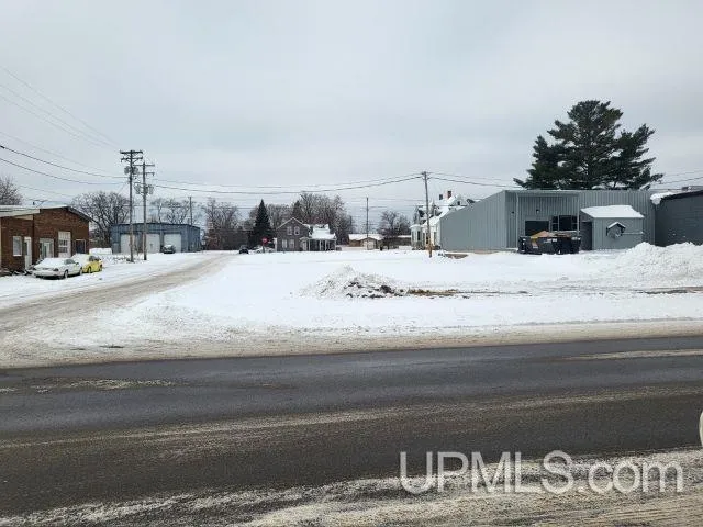 816 River Ave #817, Iron Mountain, MI 49801