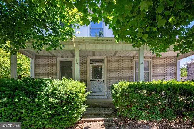 120 S  Kemp St, Lyon Station, PA 19536