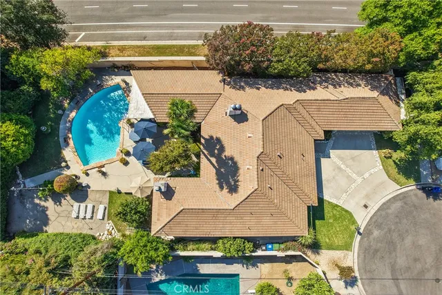 17654 Knapp St, Northridge, CA 91325
