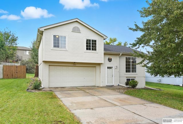 1125 Rawhide Rd, Papillion, NE 68046