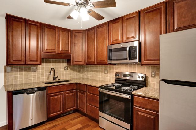 1400 Hillcrest Ct #606, Camp Hill, PA 17011