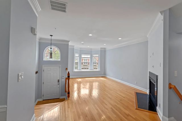 112 Osprey Ct, Secaucus, NJ 07094