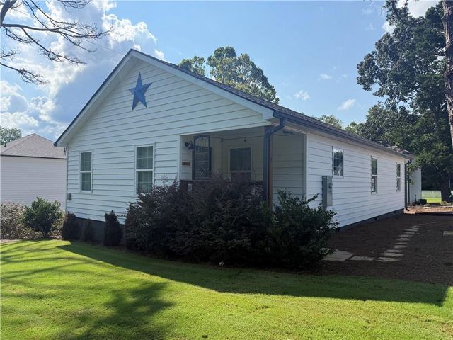 5915 Maiden Ln, Lula, GA 30554