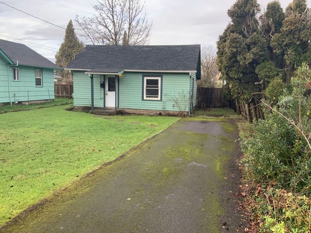 200 1/2 16th St, Springfield, OR 97477