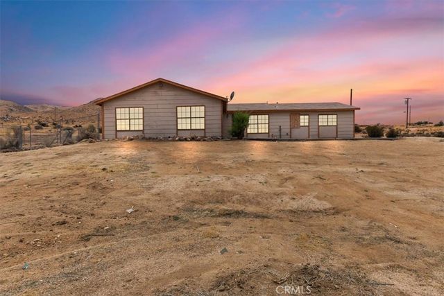 8885 Corto Rd, Apple Valley, CA 92308