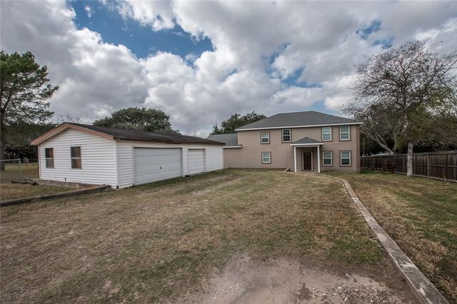 226 Lakeview Dr, Mathis, TX 78368