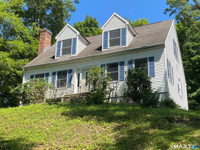 574 Town Street, Moodus, CT 06469