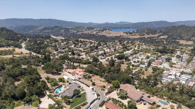 Valley Meadow Ct, Oak View, CA 93022
